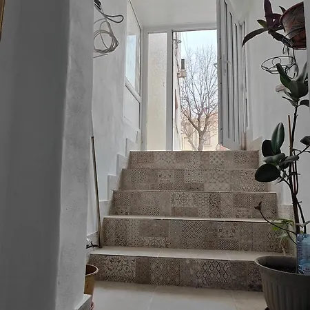 Kriss Ferdinand- Apartment *